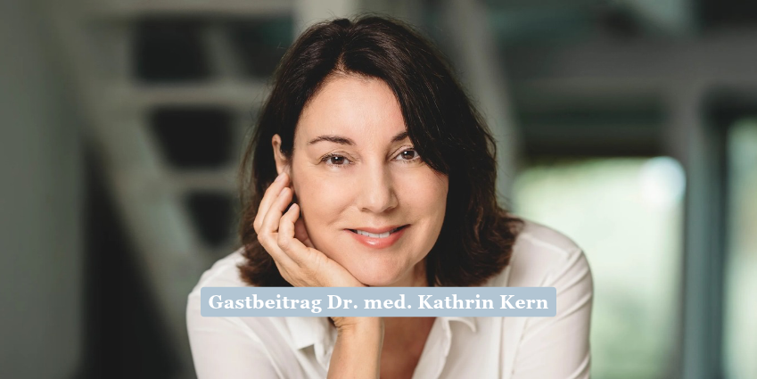 Das Portrait zeigt Dr. med. Kathrin Kern als Expertin für das Thema Menopause in einem Gastbeitrag für The Clinic.