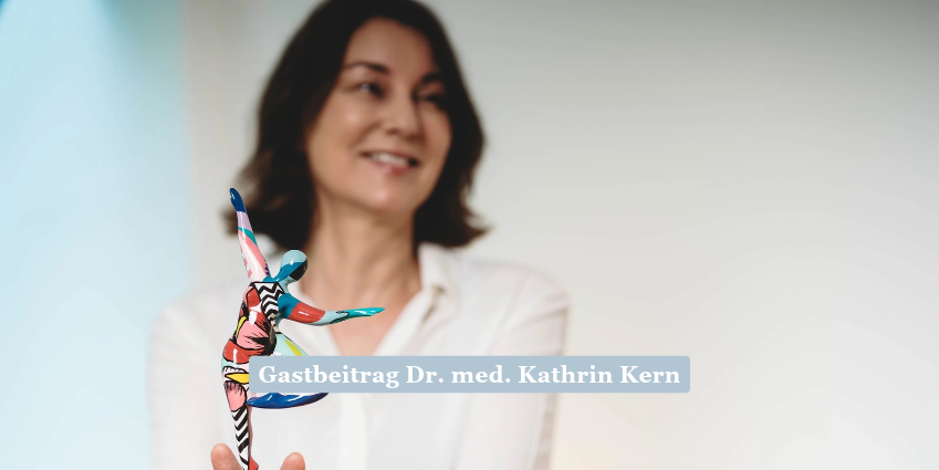 Das Portrait zeigt Dr. med. Kathrin Kern als Expertin für das Thema Menopause in einem Gastbeitrag für The Clinic.